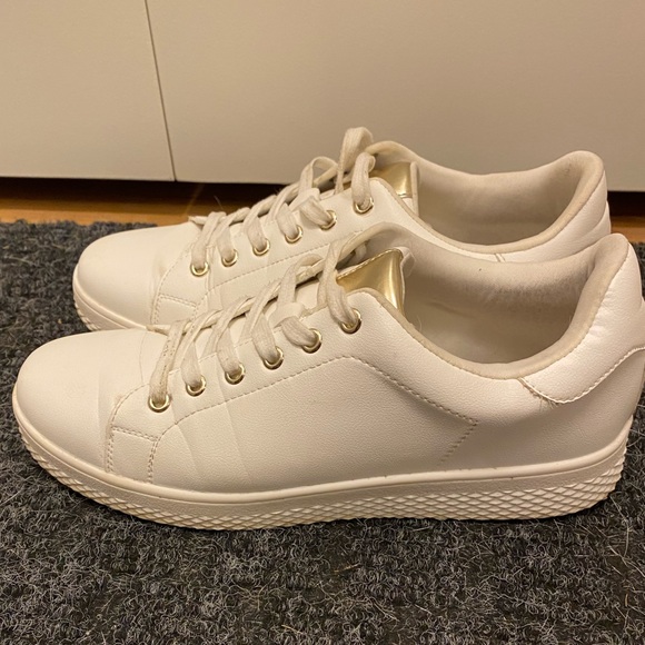 Call it Spring “Kalina” Sneaker - Picture 2 of 4